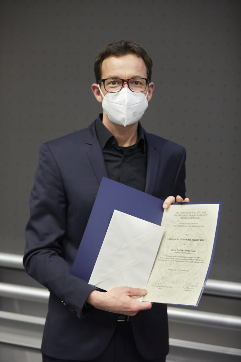 Nicolas Vogel receives teaching award of the Faculty of Engineering